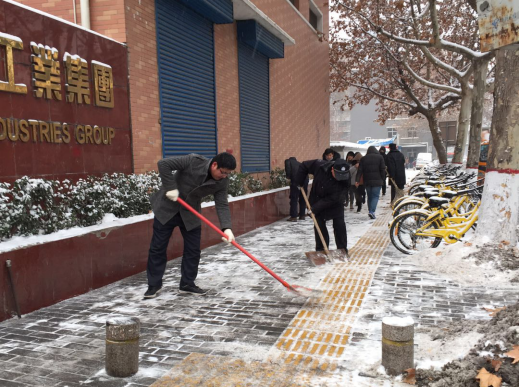 雪一向下，我们一向在：2121非凡集团除雪掠影